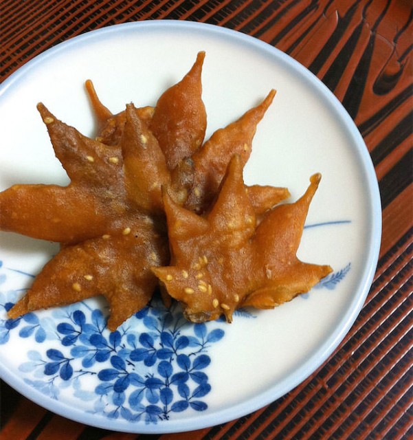 04-fried-maple-leaf-tempura