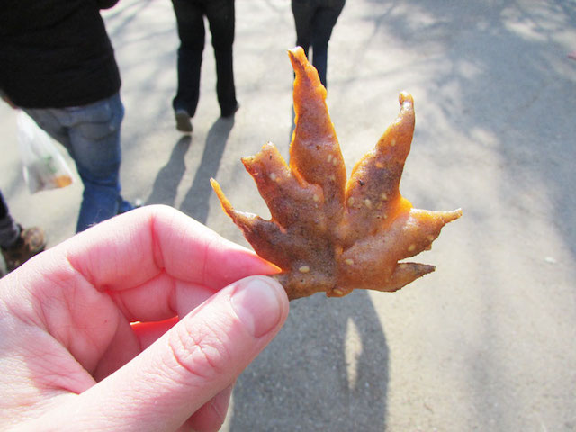 05-fried-maple-leaf-tempura